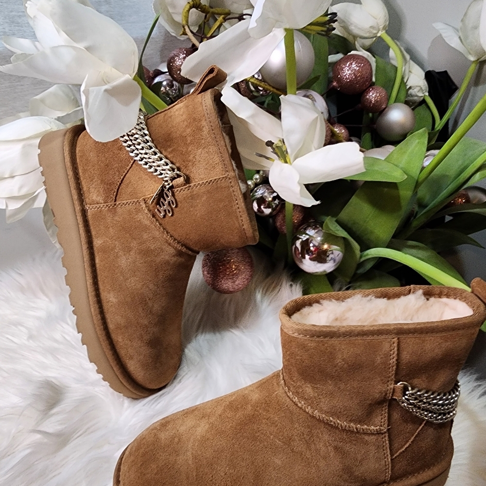Ugg Classic Mini Chains boots size6 new - Picture 2 of 15
